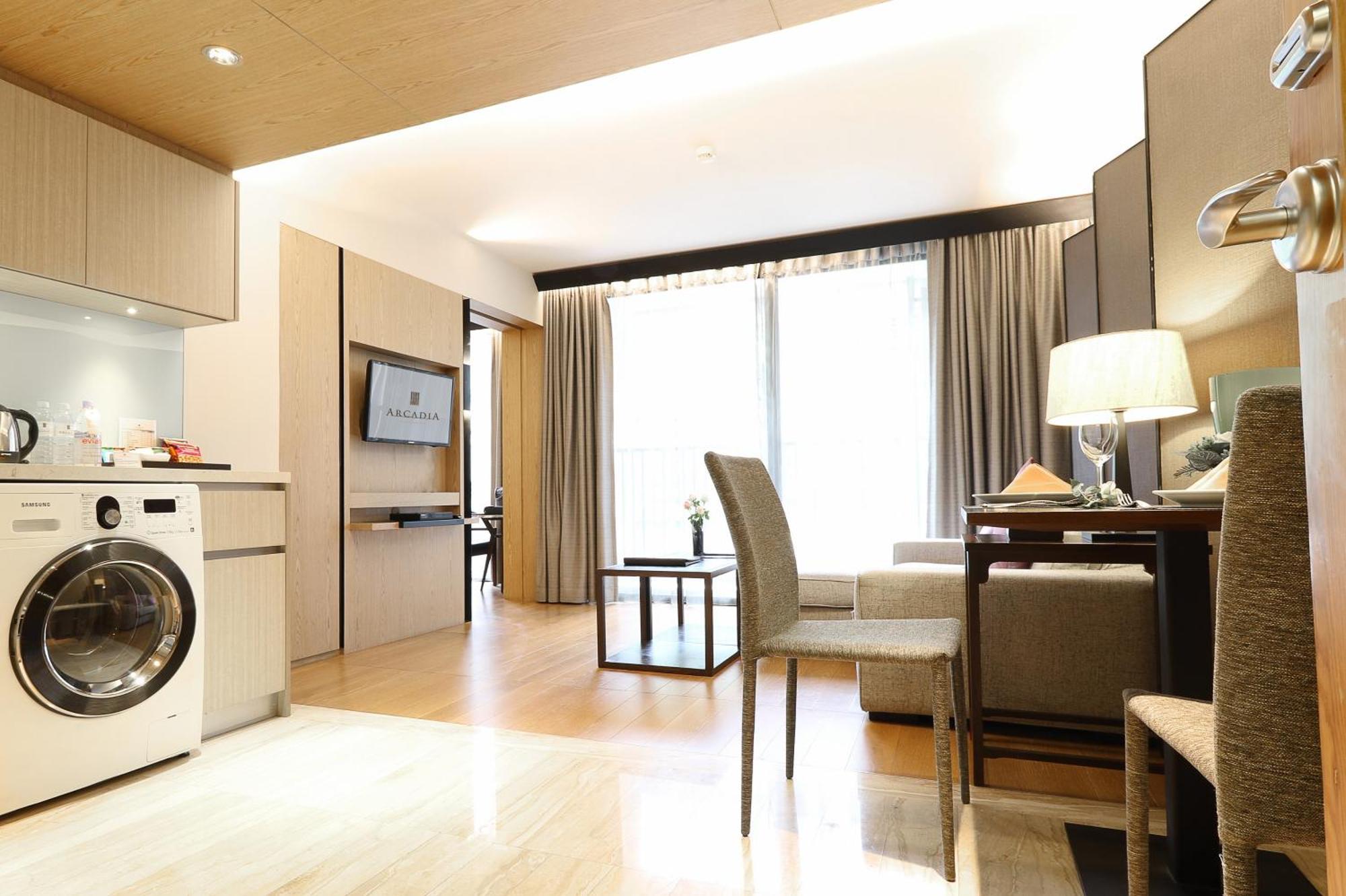 Arcadia Suites Bangkok Room photo