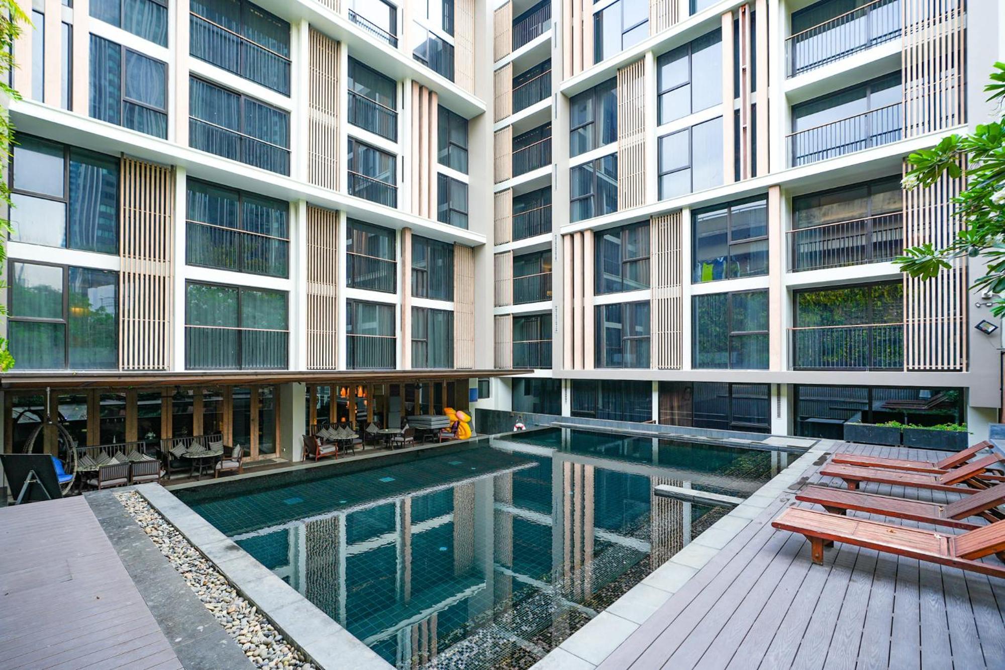 Arcadia Suites Bangkok Exterior photo